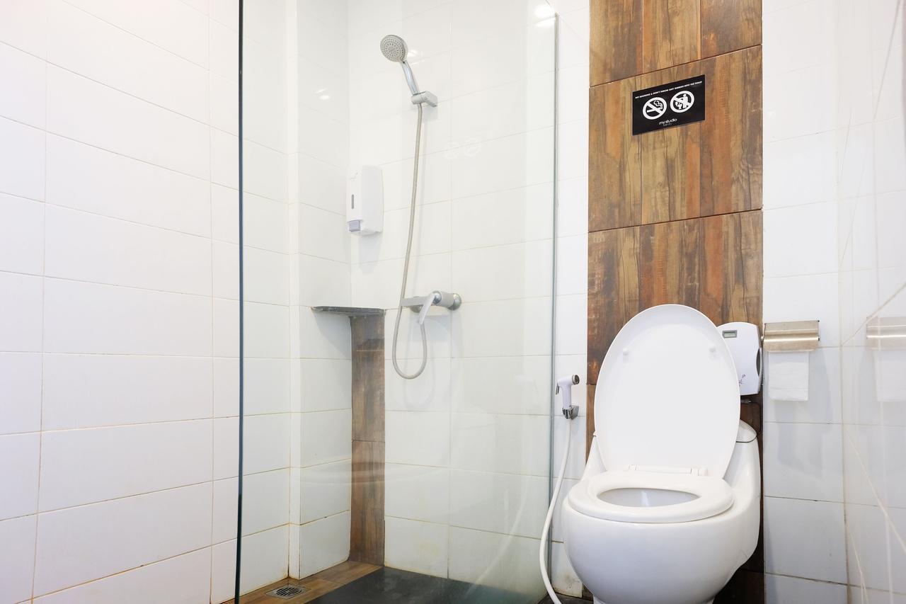 Juanda Airport Hostel Gedangan Luaran gambar